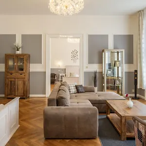 https://masna-19-old-town-apartment.praguehotelsweb.com